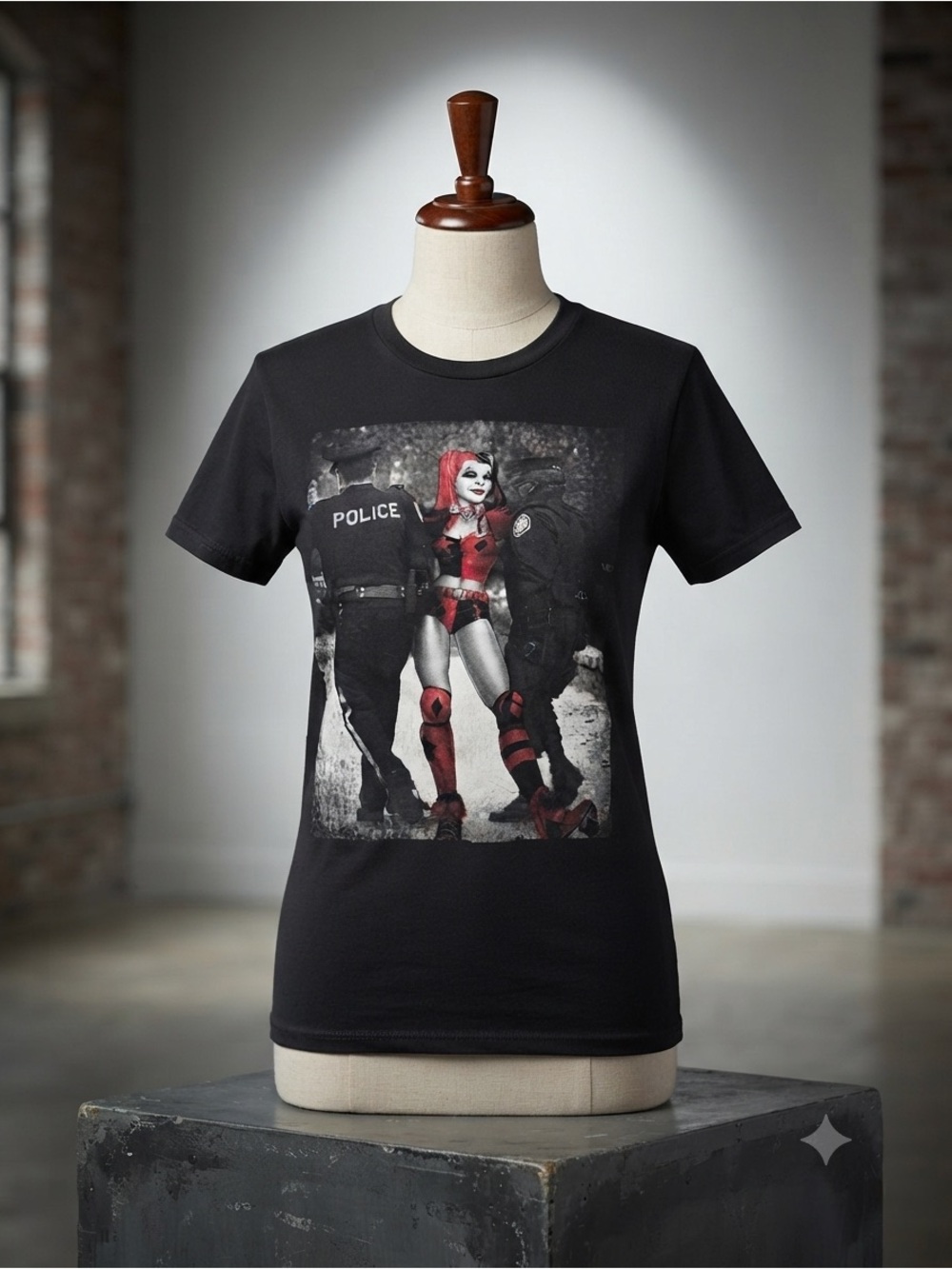 DC Comics Black Tee with Red & White Harley Quinn Graphic Suicide Squad Size M